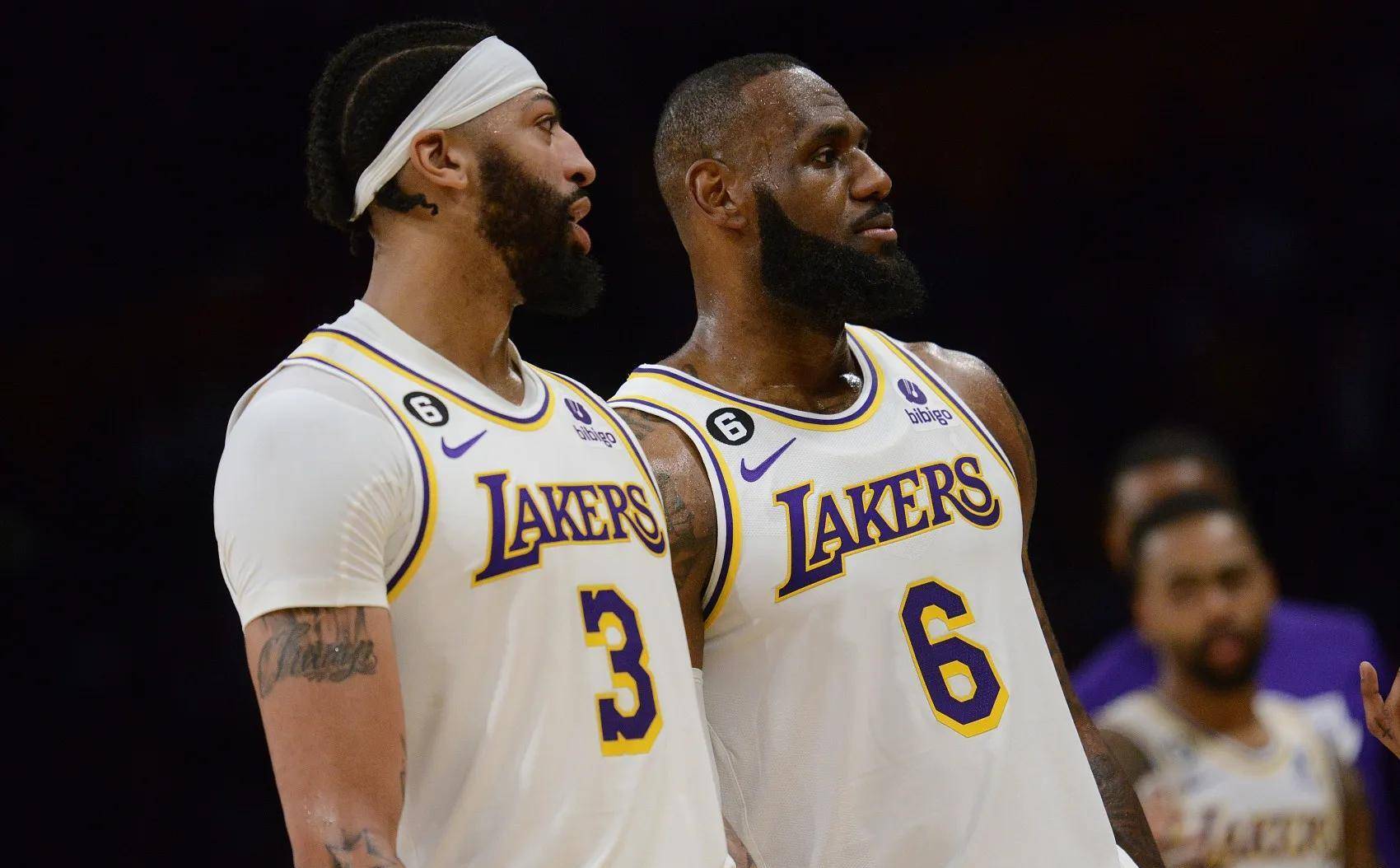 通过团结与 通过团结与